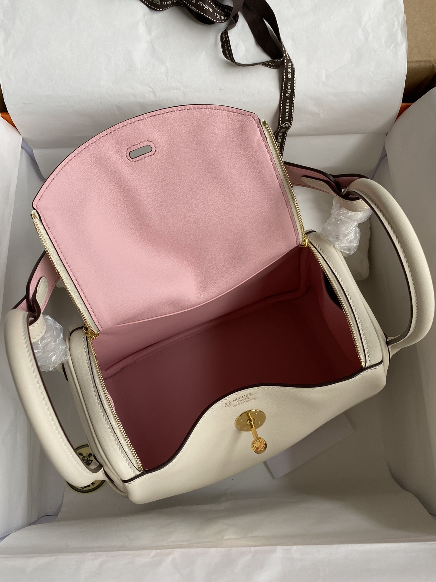 Hermes Lindy 26cm Handbag Shoulder Bag In White/Pink Swift Leather